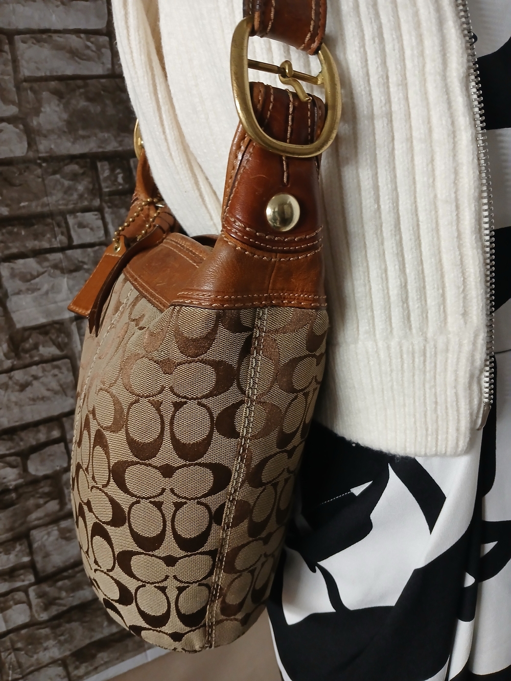 Vintage Coach Legacy Signature Canvas Shoulder Bag in Brown and Tan - Picture 2 of 12